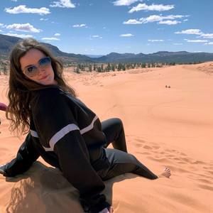 Meet your Posher, Holly